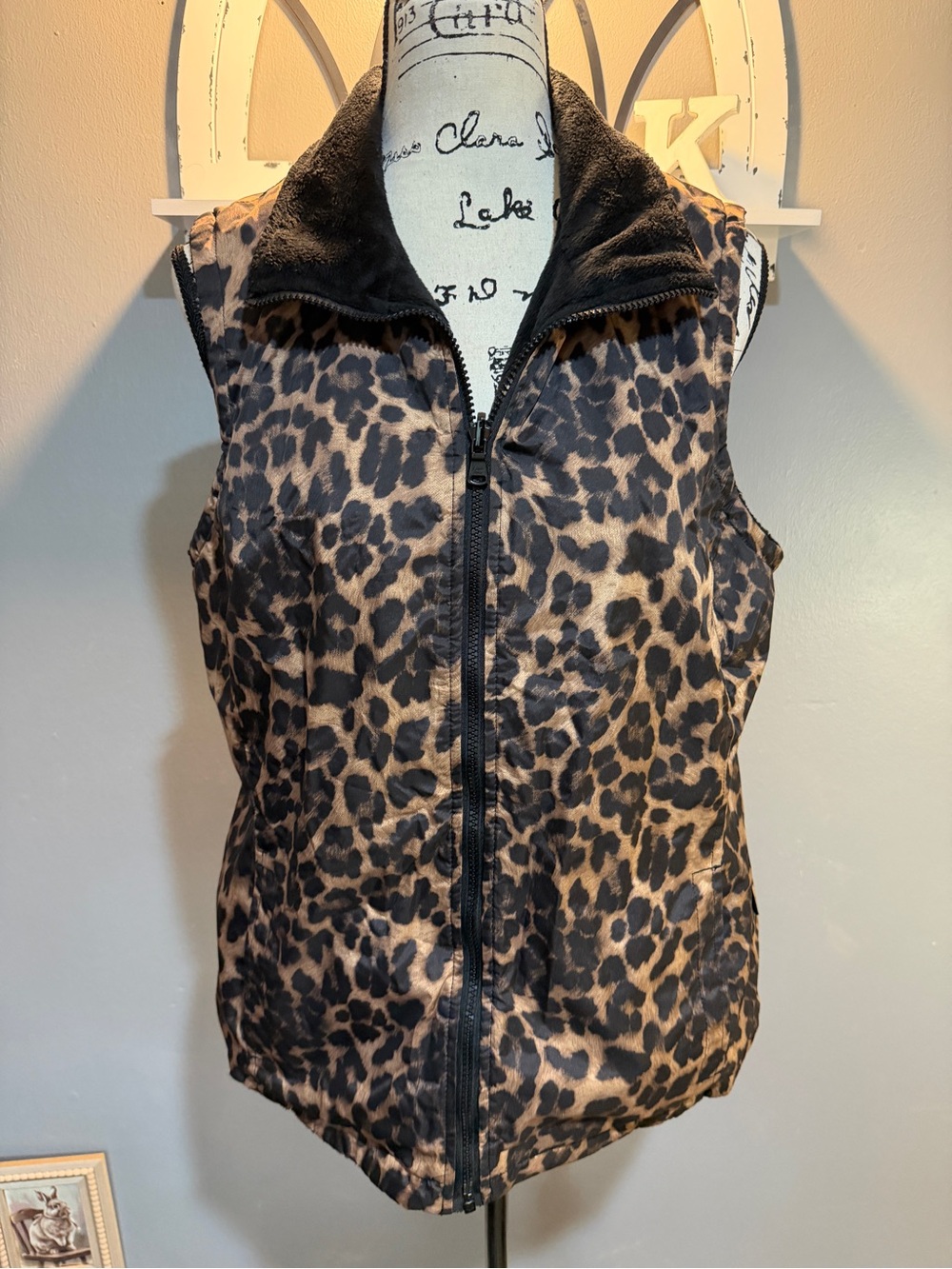 CALVIN KLEIN REVERSIBLE LEOPARD PRINT VEST SZ L